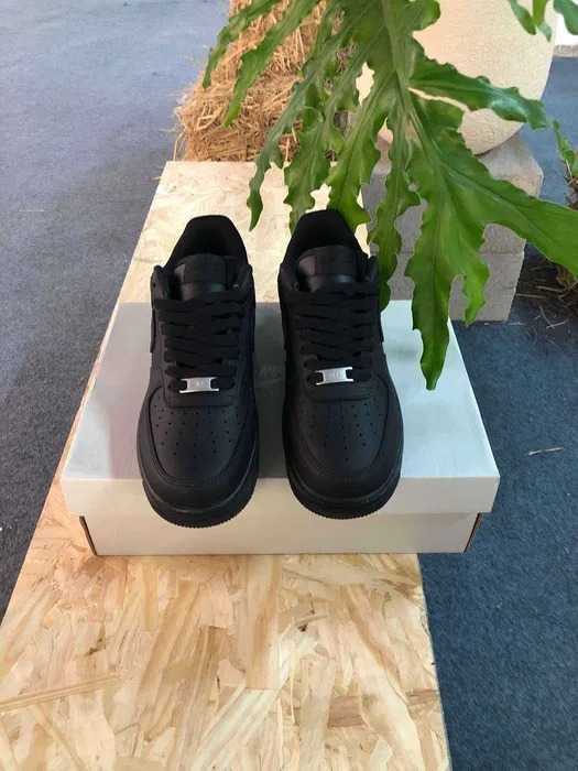 Nike Air Force 1 Low Czarny r.39