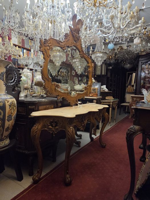 Imponente credencia com espelho