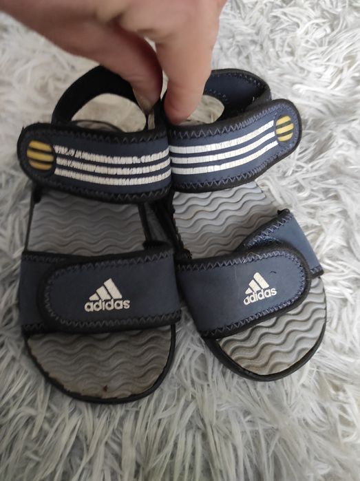 Взуття для хлопчика , різне, якісне.