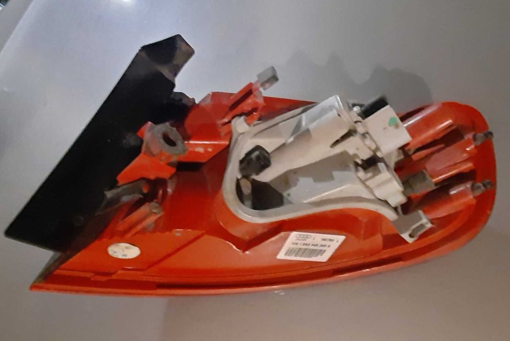Задние фонари Audi A4 B8 ОЕМ 8K9 945 095 B, 8K9 945 093 B