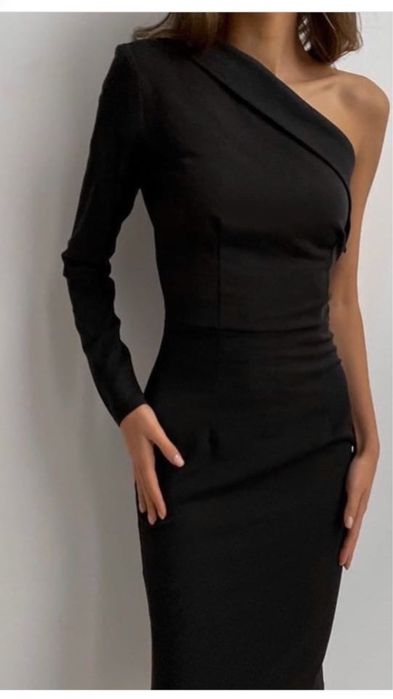 Плаття футляр, класно лягає по фігурі, розмір С,М