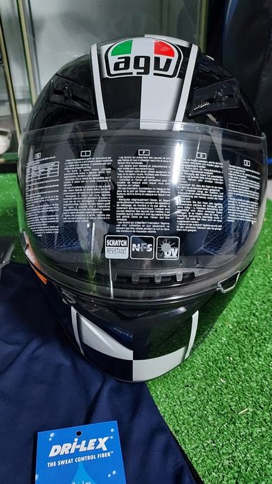 Capacete AGV Valentino Rossi edição especial do 8° camp mundo