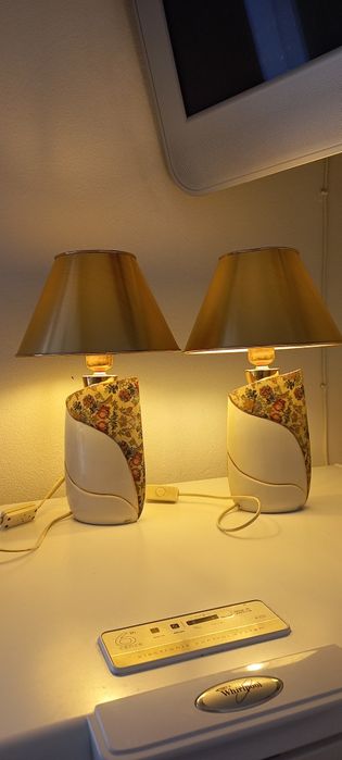 Dois Candeeiros de Mesa de Cabeceira