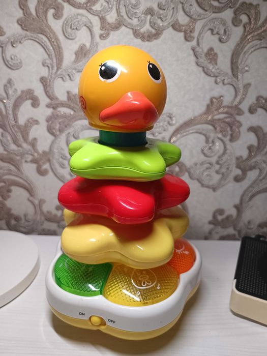 Продам музичну іграшку-пірамідку "Вгадай Тваринку", "Кольори". Класна.