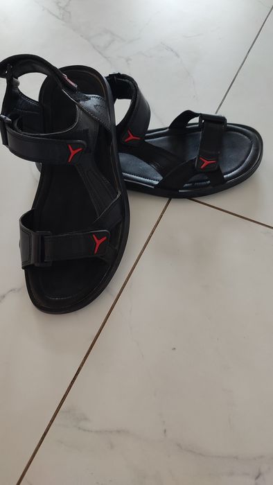 Продам сандалі чоловічі