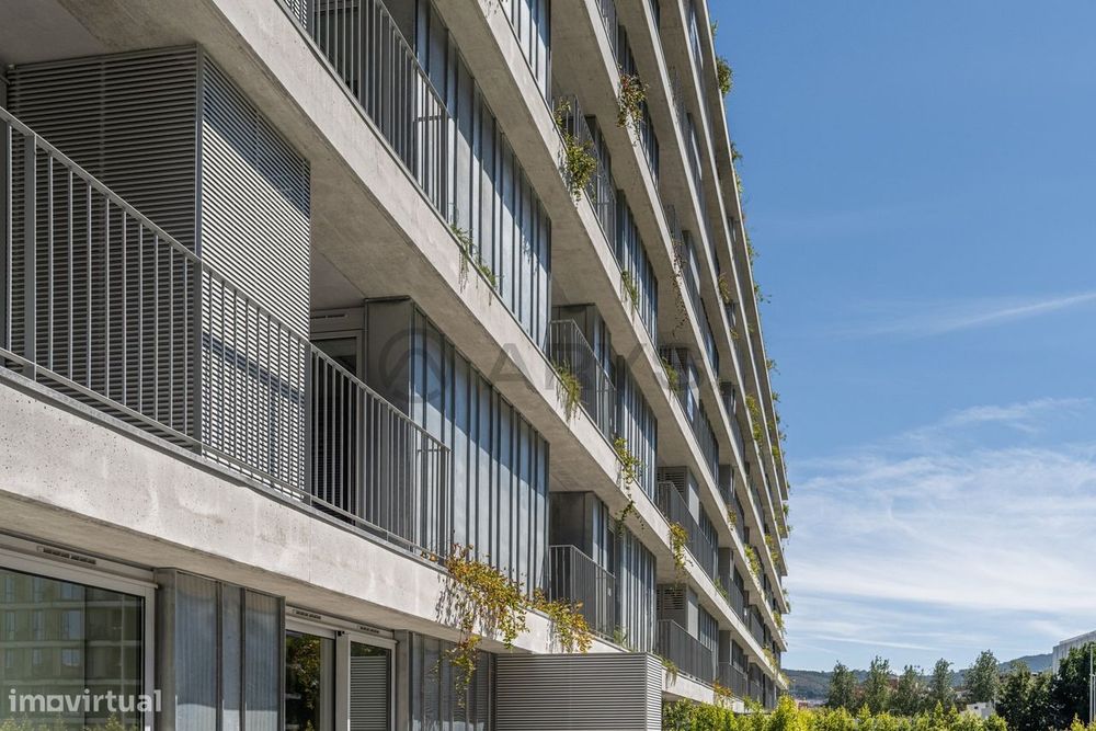 Apartamento T0 Novo em condomínio fechado com Varanda