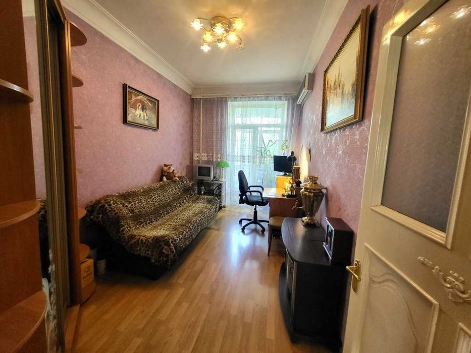 Продаж 2-х к.кв. ЦЕНТР міста вул. 12 Квітня буд.№5 (4 поверх).