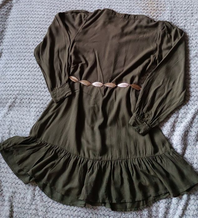 Sukienka koszulowa z długim rękawem w kolorze khaki z oryginalnym pask