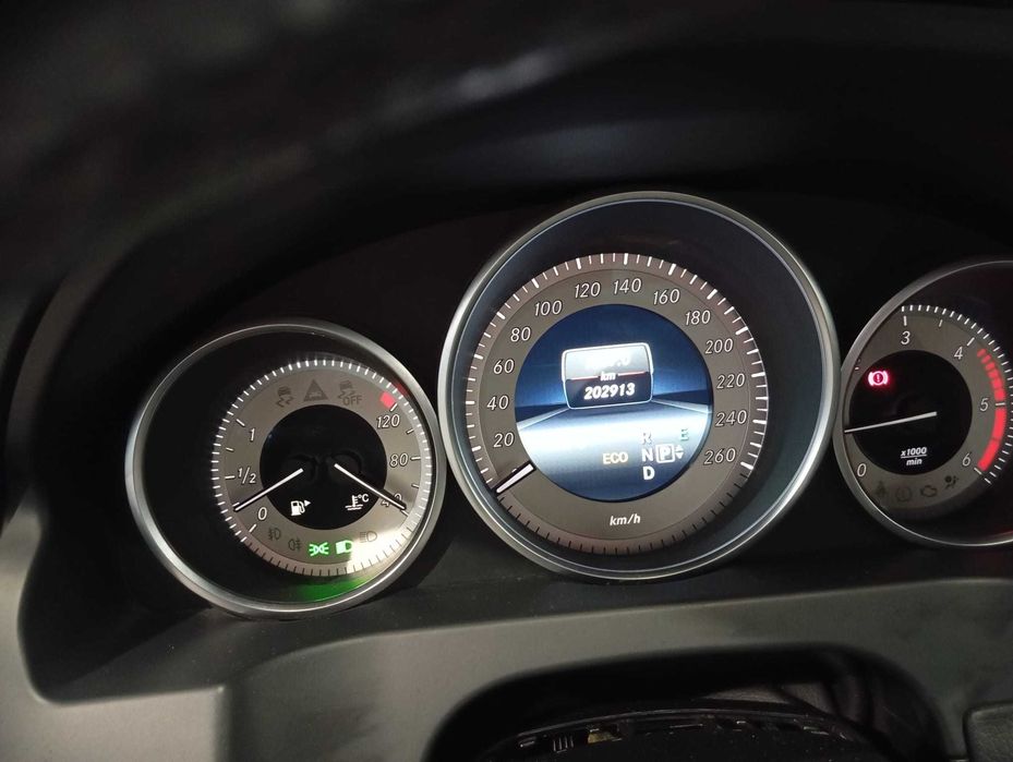 Mercedes-Benz E 220 CDi BlueEfficiency Auto