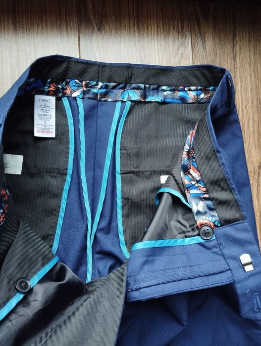 Lekkie eleganckie spodnie w kant slim fit rozm S