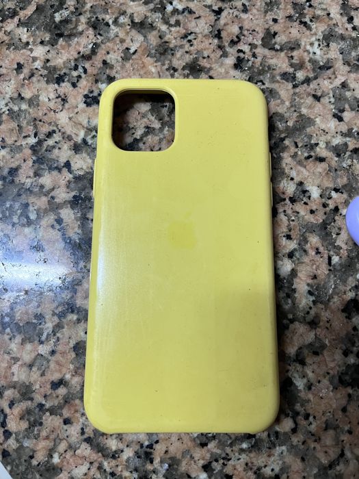 Capa iPhone amarela 11