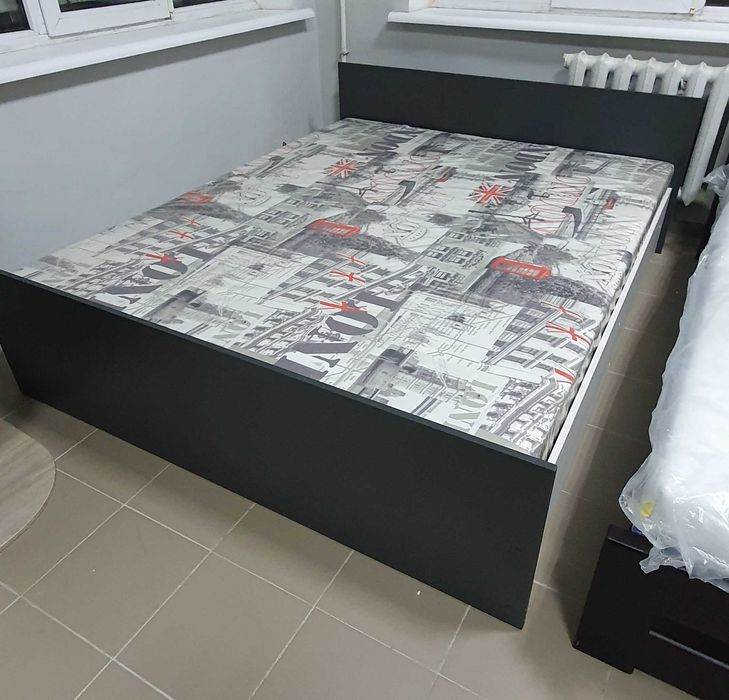 ліжко з каркасним матрасом (160*200)