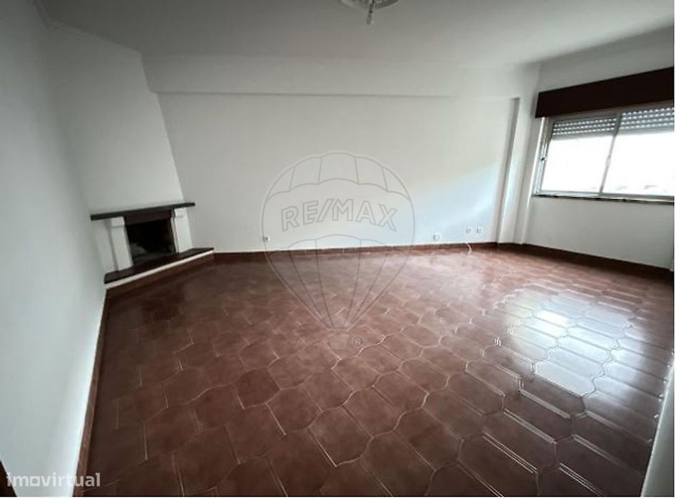 Apartamento T2 para venda — Rio de Mouro, Lisboa