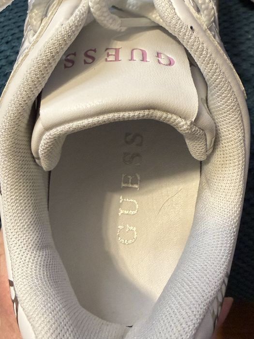 Guess sneakersy 39 beżowe monogram platforma