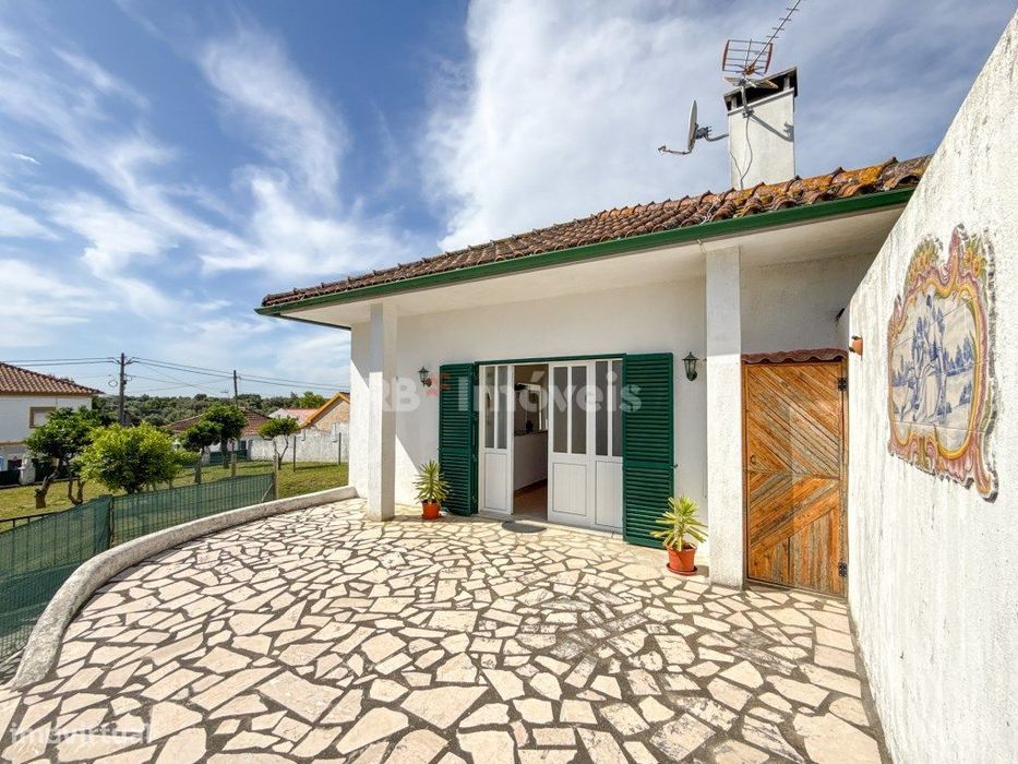 Moradia T5+1 com terreno, piscina e garagem em Delongo - Paialvo