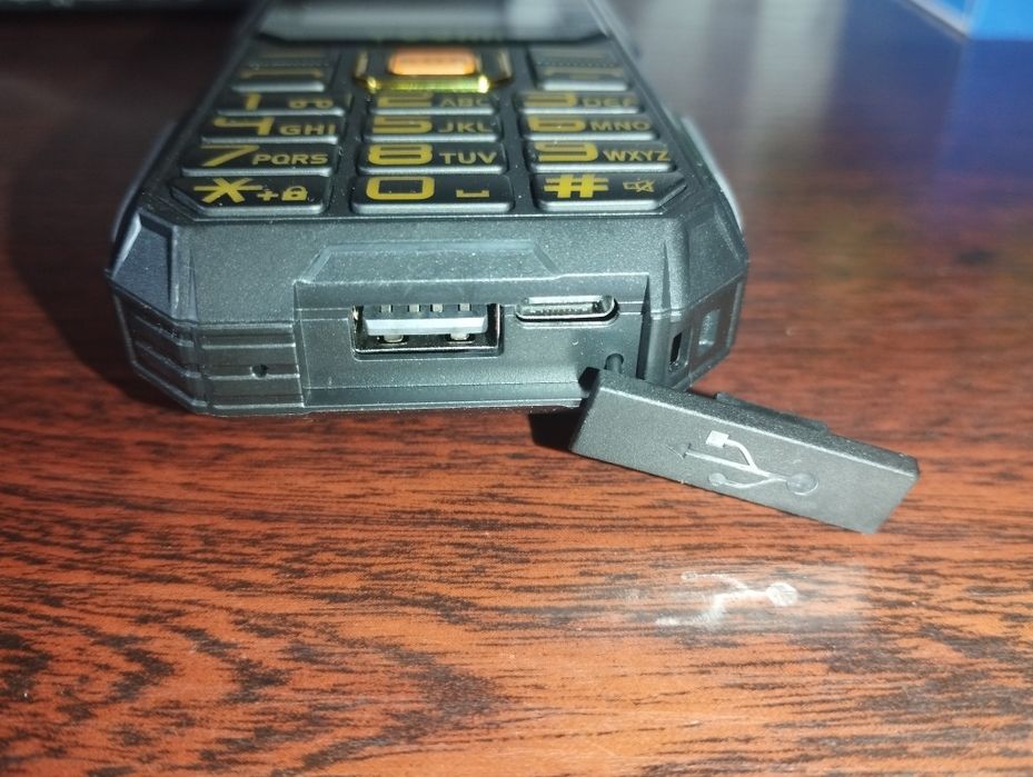 Телефон PowerBank 5000mAh кнопочний мобільний Великий екран та батарея