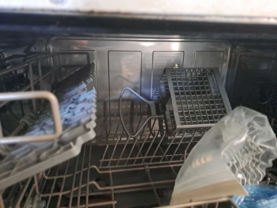 Máquina de lavar a loiça pequena