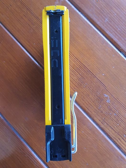 Степлер Dewalt multi-tacker.
