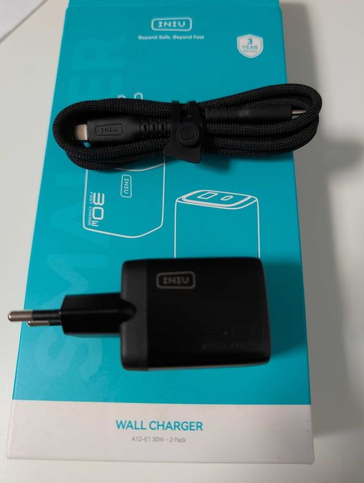 Carregador INIU de 30W, com 1 entrada USB-C e outra USB-A, com cabo64751966445315121