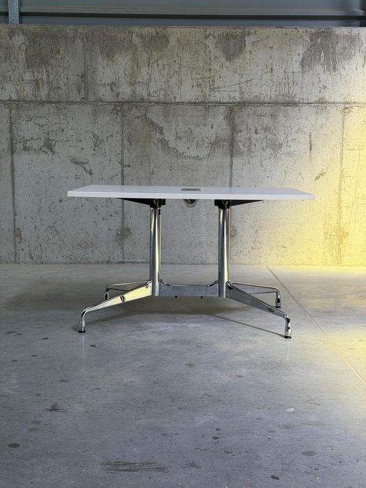 Biurko Vitra Eames Segmented Table