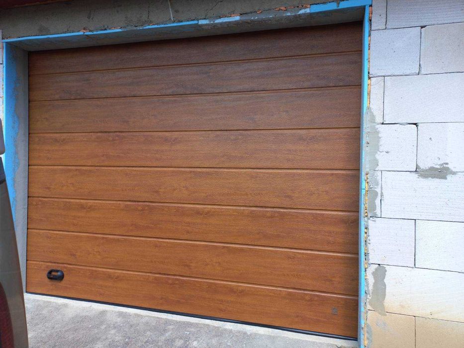 Секційні теплі ворота, захисні ролети