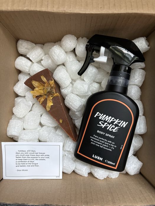 Lush  zestaw: pumpkin spice mgiełka 200 ml i mydło 100 g