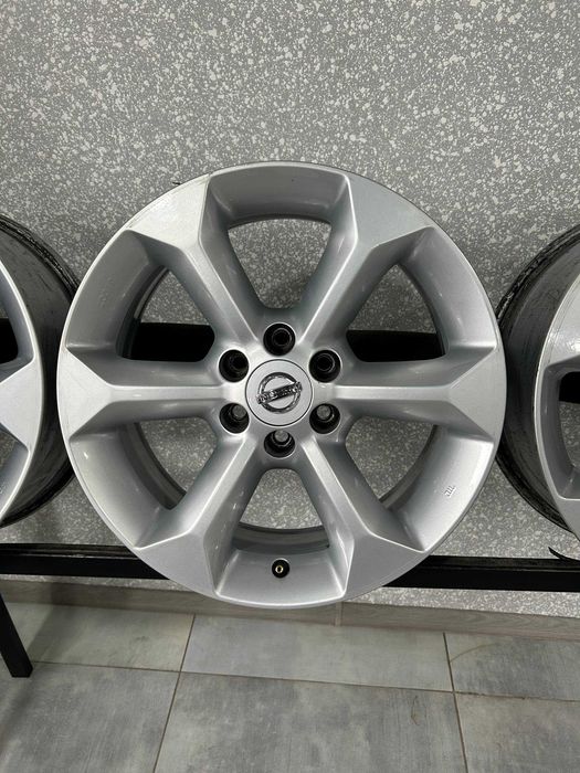 Диски Nissan ОРИГИНАЛ 6/114,3 R17 7J ET30 Dia 66.1