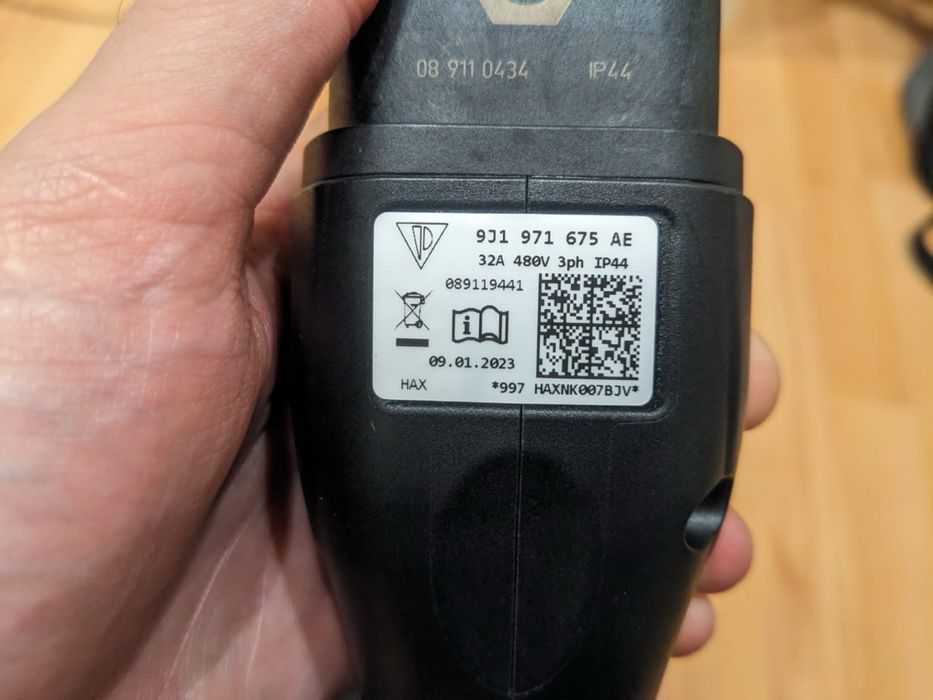 Зарядка для електромобіля від станції 32А 480В Audi e-Tron