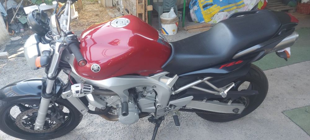 Mota Yamaha FZR 600