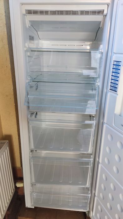 Морозильна камера Haier HF-220WAA