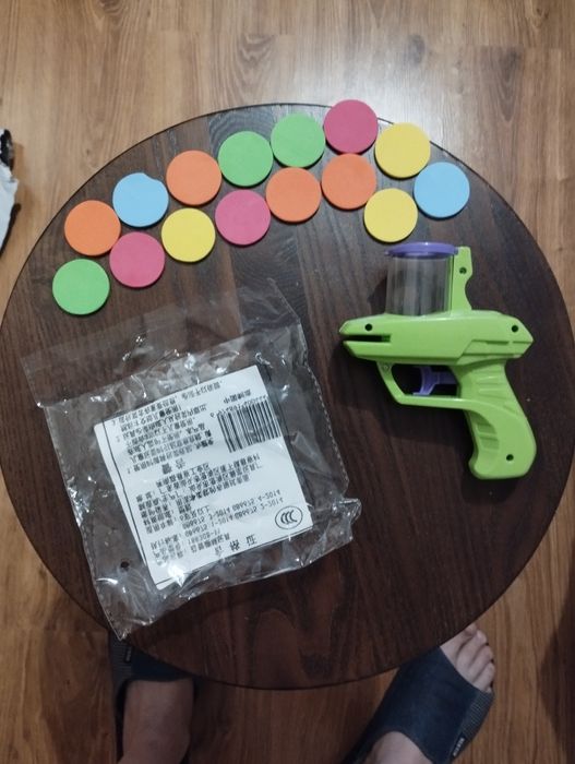 Іграшка дитяча ,пістолет на дисках пєнки