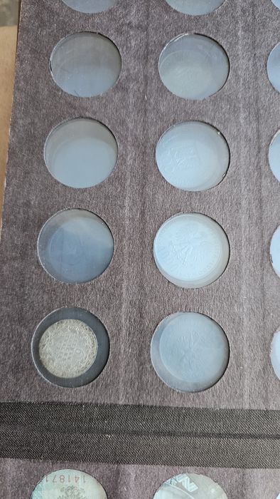 Klaser z monetami 1800 do 2000 roku