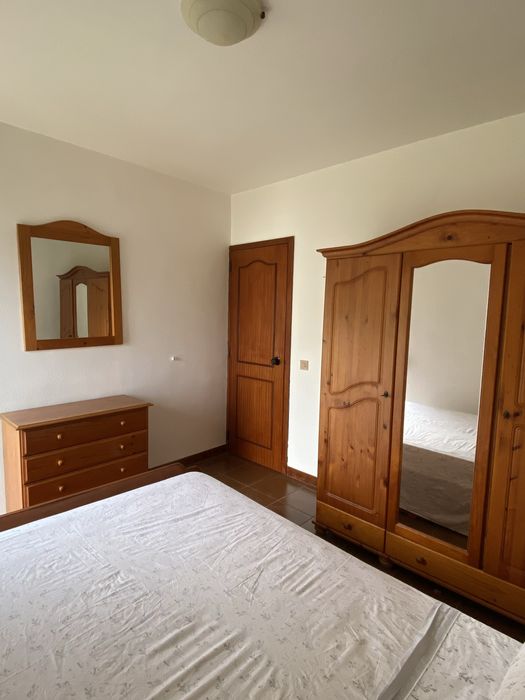 Quarto espaçoso, luminoso e pronto a entrar