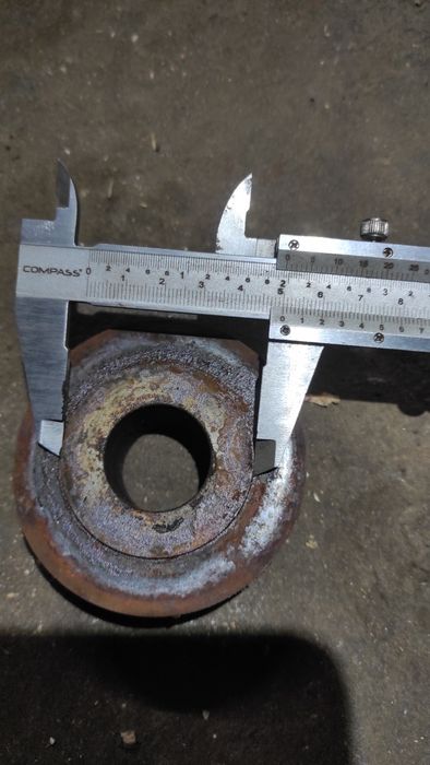 Вал на циркулярку з шківом.