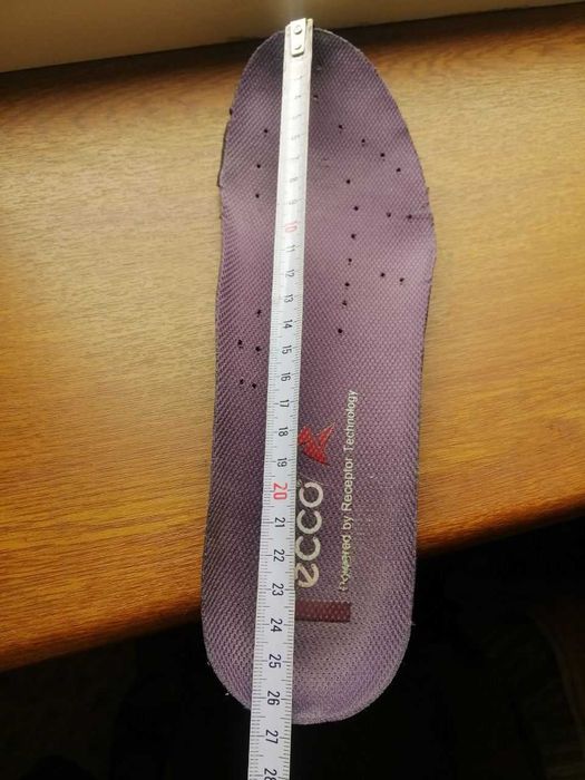 Продаю Кроссовки  Ecco