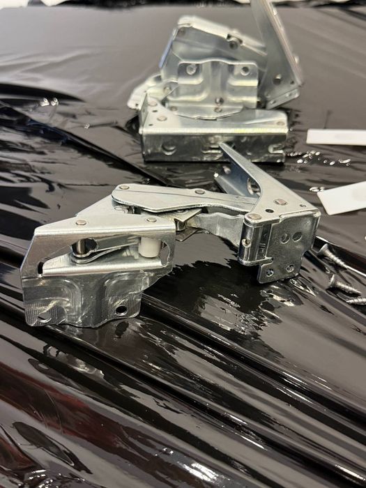 Дверні петлі (кронштейни) для холодильника