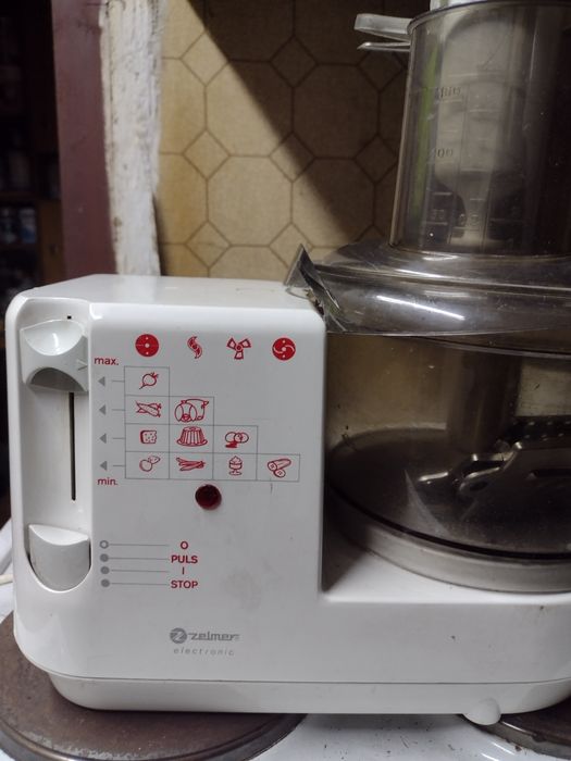 Robot kuchenny w całości i na części
