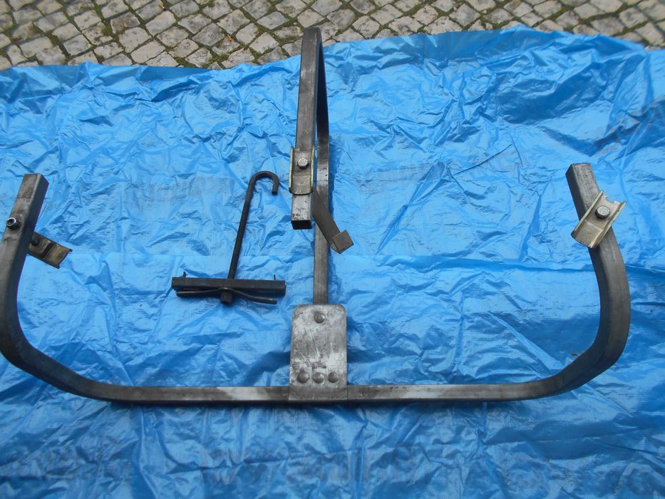 Suportes para pneus suplentes para semi  reboque.