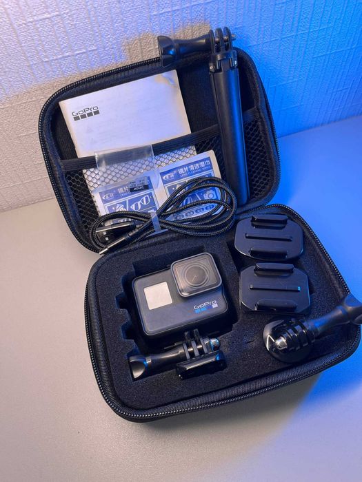 Екшн-камера GoPro Hero 6 з триподом