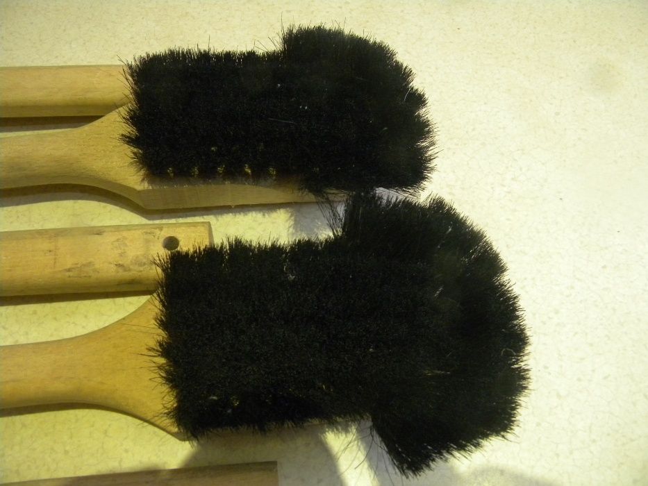 szczotka do pielęgnacji koni z naturalnego włosia i drewna