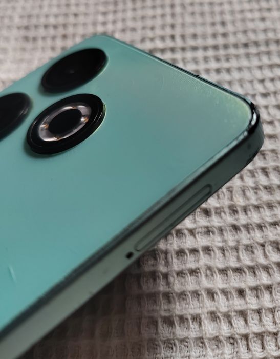 Infinix SMART 8 4/128 під ремонт або відновлення.