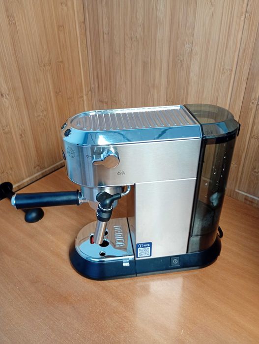 De'Longhi Dedica Style EC685.M – Ekspres kolbowy