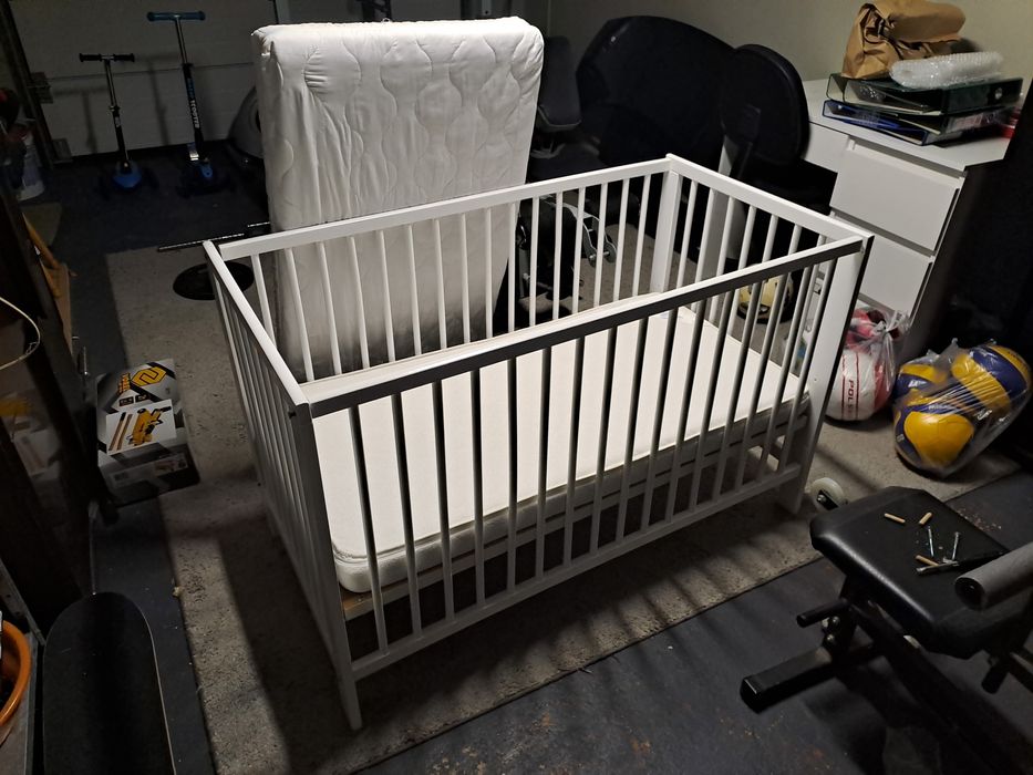 Łóżeczko dzieciece plus 2 materace