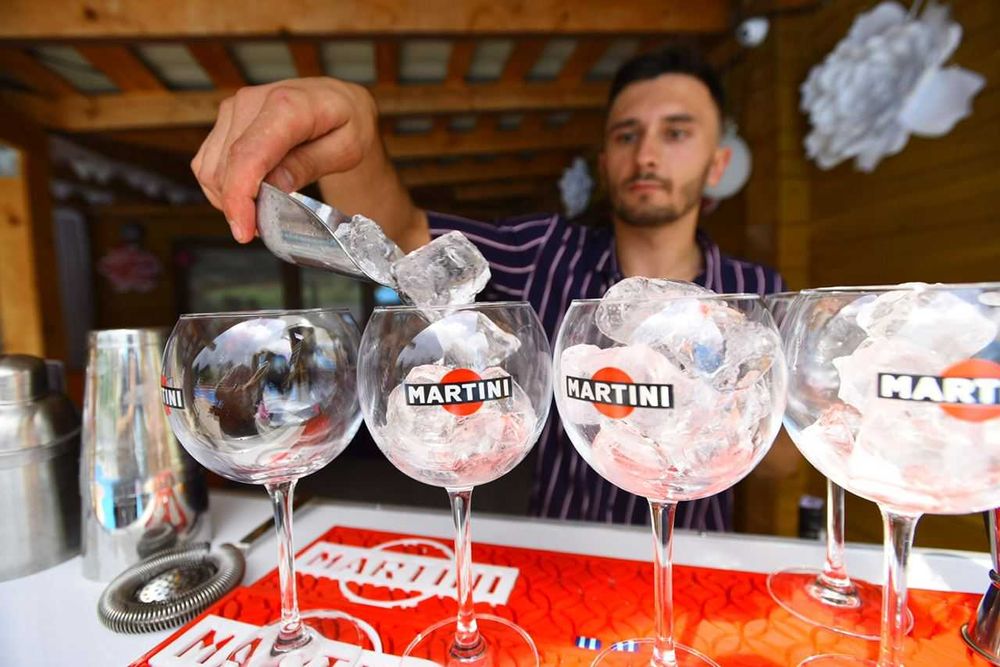 Є СВІТЛО!Оренда будинку подобово з великим залом!Басейн з підігрівом