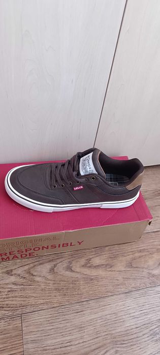 Кеди Levi's нові