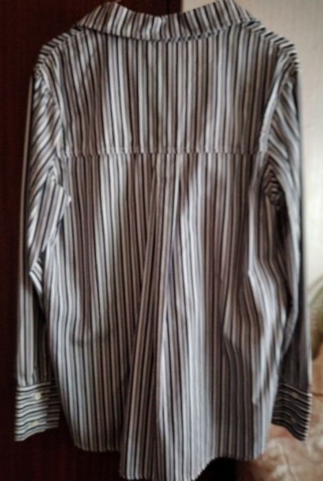 Camisa às riscas feita em Cabo Verde