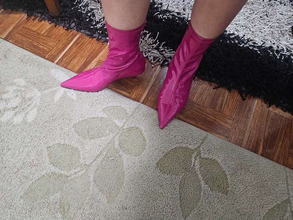 Botins rosa em verniz brilhante — novos