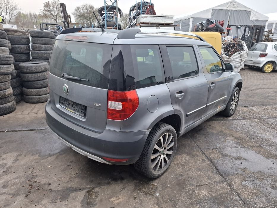 Skoda Yeti Maska Pokrywa Silnika LF8L