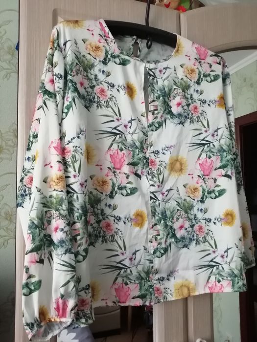 Блузка, тканина тоненька