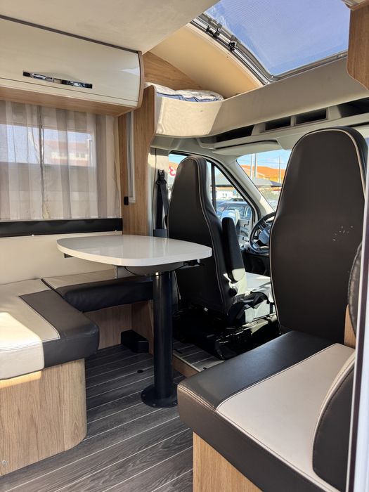 Aluguer de autocaravana de 4/6 lugares